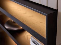 45° gefräste Kanten, ein feines Detail zur Veredelung des Fachs mit Lounge-Ablagen