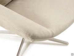 Carefully made stitching on the Nubuck leather cover in shell colour