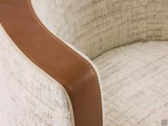 For total customisation of the Charme armchair, it is possible to choose not only the double material, but also the type of contrasting edging and the colour of the stitching thread