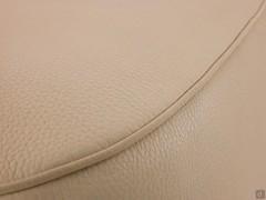 Detail of the seat in Seta leather, a semi-aniline with a natural grain