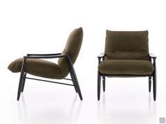 Side and front view of the Sintra armchair highlighting its harmonious proportions and comfortable upholstery