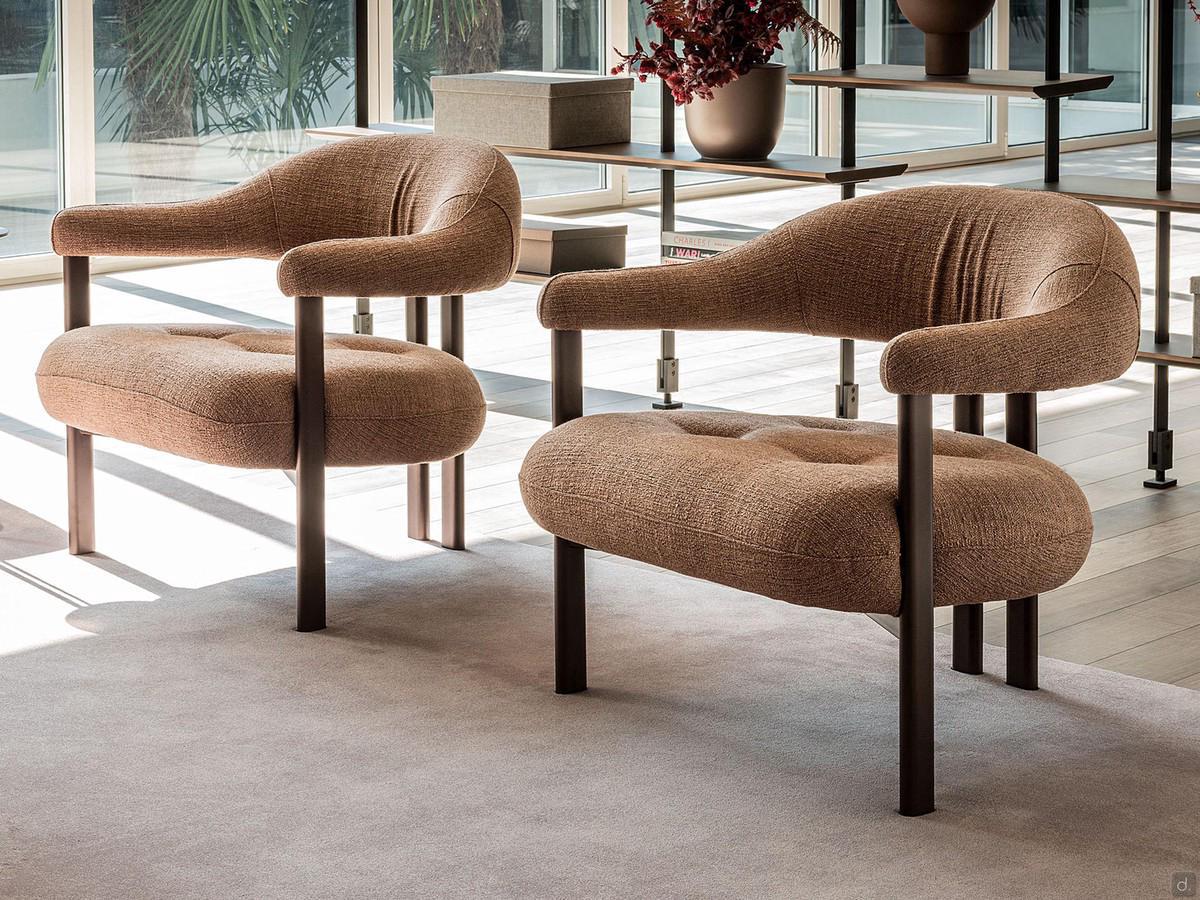Armchair with armrests in Greta fabric by Cattelan, also coverable in imitation leather or leather in the finishes shown in the sample collection