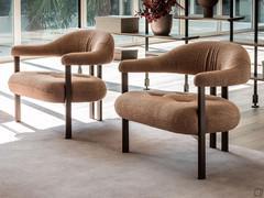 Armchair with armrests in Greta fabric by Cattelan, also coverable in imitation leather or leather in the finishes shown in the sample collection