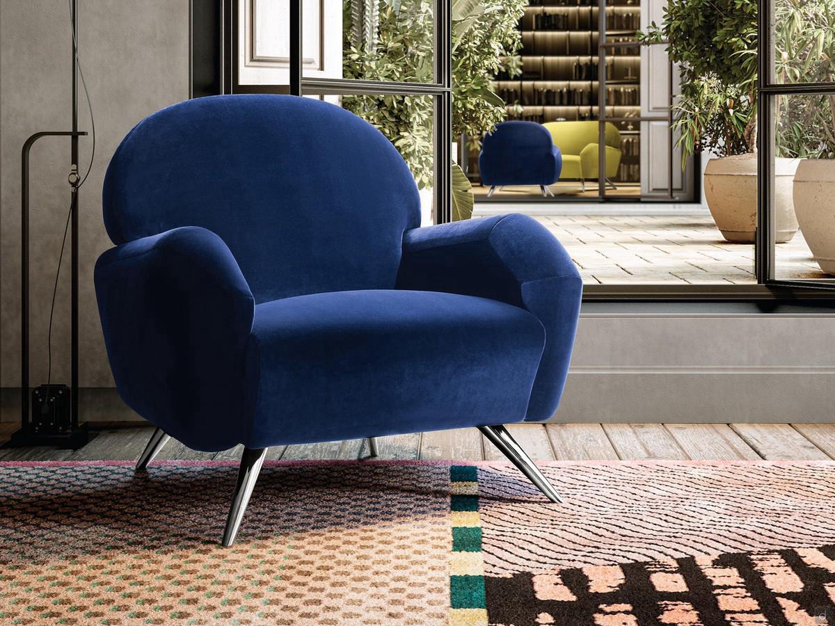 Lune round-back armchair, complete with high, slender painted metal feet