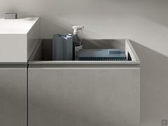 The lowered top of the Atlantic base unit provides an excellent support surface next to the washbasin