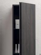 Detail of the full-height nailing, vertical for heights above 75 cm otherwise horizontal. Always proposed in the same colour as the front and structure
