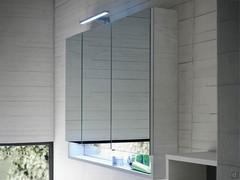 Three-way model of the Stocky storage mirror. Good storage space and excellent top and bottom lighting