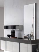 Vertical rectangular Wap mirror combined with a bathroom composition with integrated bathtub. Vertically mounted full-height Gae spotlight