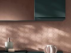 The mirror frame follows the finish of the U-shaped metal profile wall unit