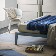 Detail of the high feet and thin bed-frame of Oscar bed - Pacific matt lacquered finish