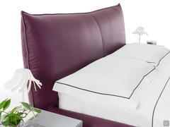 Detail of the headboard with its abundant size and " sack" shape