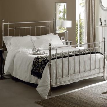 Classic double bed Inglese by Cantori