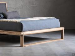 Detail of the front sled - solid support, delicate to the eye. Also available with rear inclined foot, headboard side