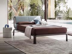 Reed bed in the version with fabric-covered headboard, combined with the Chariot bedside table