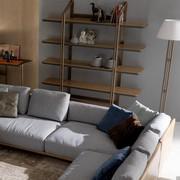 Open bookcase Sestante with steel frame and leather shelves 