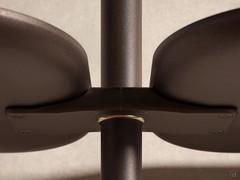 Detail of the double shelf support, also valid for fixing containers to uprights. Also available single, for free-standing elements or for fixing to initial or final uprights