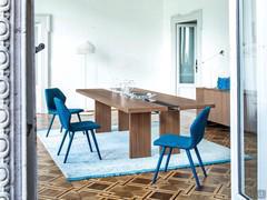Armless living room chairs Cloe upholstered in fabric with matching matte lacquered wooden legs