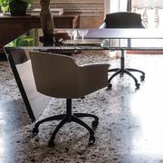 Tyler chair with casters and armrests