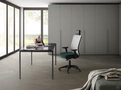 Bill home-office executive chair with black shell and high mesh backrest with headrest in the flexible black polyurethane version