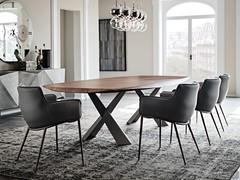 Rhonda chairs by Cattelan combined with the Mad Max table in a dining area context