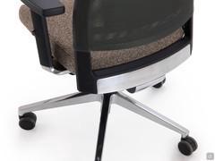 Detail of the insert at the base of the backrest combined with the swivel base on castors in polished aluminium finish