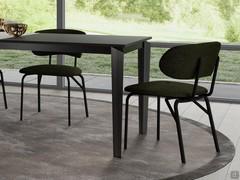 Linda chair with upholstered seat and back, customisable upholstery in fabric, velvet or imitation leather