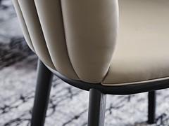 Precious shell upholstery on the backrest. The seat blends in with the wooden frame with a delicate outer edging to match the upholstery
