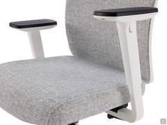 Height- and depth-adjustable armrests 