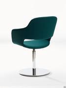 The Wizard office chair is very versatile, ready for both domestic and contract use, thanks to the various types of base and the wide range of covers