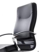 The backrest follows the natural lines of the back and offers excellent support for the lumbar region