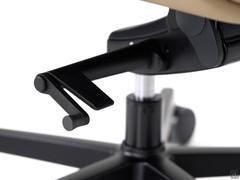 Detail of the levers that operate the oscillating mechanism with central fulcrum and allow the tilt and tension of the backrest to be adjusted