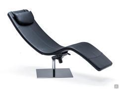 Thanks to the practical knob and side lever mechanism, Casanova can be swivelled easily 