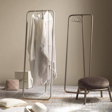 Giza Tubular Metal Floor Hanger