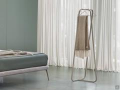 The coat rack is made of painted metal and can be customised in a selection of 15 RAL colours and two dedicated metallic colours.