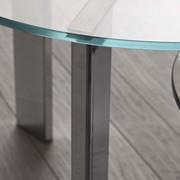 Rectangular, chromed metal legs