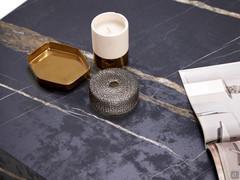 Detail of the Stone Sahara veneer top finish