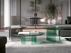 Visual lightness, plays of reflections and delicate transparencies: the Blur coffee table in all its features