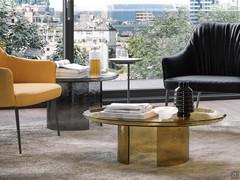 Blur amber and smoky coffee tables, which can also be used as side tables, combined with armchairs for a coordinated reading corner