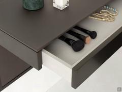Drawer with front panel matching the frame