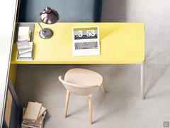 Almond computer desk with D18 lacquered top with rounded corners and Slim legs