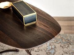 Looking at the edge, one can see the skilful craftsmanship of 'rounding' the edges to a gentle, bevelled profile