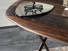 Space is also good thanks to the depth of 50 cm for the 100 and 60 cm for the 120 model. The grain of Canaletto walnut is enhanced by reflections of light on the top