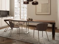 The Fox console table is extendable up to a maximum of 290 cm and can accommodate up to 12 people: note the extension stand that also serves as an intermediate support with top at maximum extension