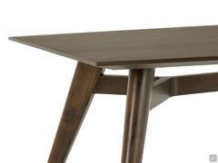 Detail of the bevelled edge and solid wood structure