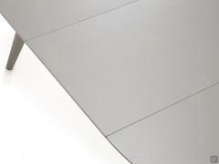 Detail of the connection between leaf and top