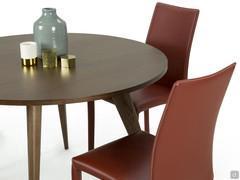 Chester fixed round table