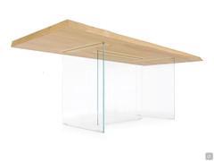Detail of the extra-clear glass legs