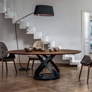 Version with dark base and wooden top that can be combined with furnishing accessories in shades of beige or black.