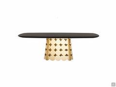 Dining table Helm with bevel-edged top in heat-treated oak combined with matte gold lacquered metal base