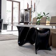 Wave table with sinuous central base - detail of the glossy black base (finish of extension rails not available)